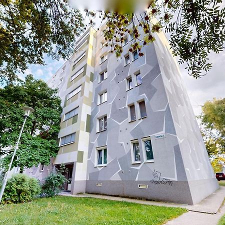 Modern 2 Bedroom Apt - Free Parking Bratislava Extérieur photo